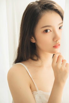 女巨人踩踏